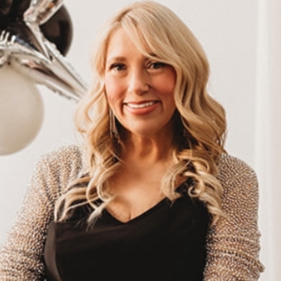 Meet your Posher…Kathy - Picture 2 of 2